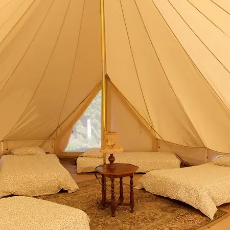 مكان تخييم Aparra Surfcamp *